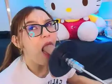Chaturbate Live Sex Cam of melodybloom_