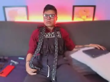 Chaturbate Live Sex Cam of aquilestaylor