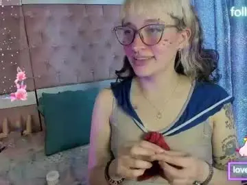 Chaturbate Nude Webcam of sweet_emmili