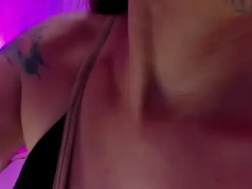 Chaturbate Live Sex Cam of ginger_violetta