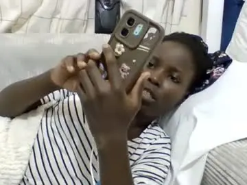 Chaturbate Live Sex Cam of pretty_petite_ebony