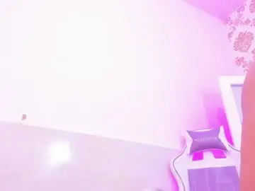 Chaturbate Live Sex of ema_lambert