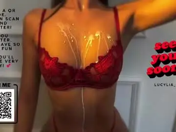 Chaturbate Live Sex Cam of lucylia_