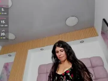 Chaturbate Live Sex Cam of melodiroux_