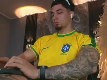 Chaturbate Live Sex Cam of camiloalvarezzz3