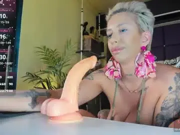 Chaturbate Watch Live Sex Cams of sofiequeen_
