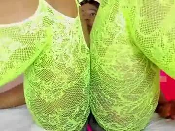 Chaturbate Live Sex Cam of roxy_sexy69