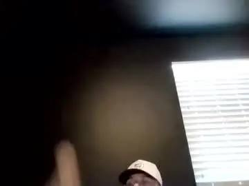 Chaturbate Live Sex Cam of cloudyydayzz