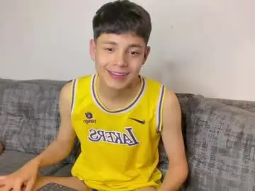 Chaturbate Live Sex Cam of andy_belier