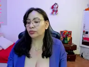 Chaturbate Adult Video Chat of esmeralda_milf1