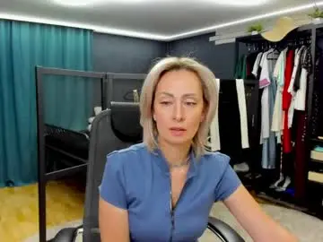 Chaturbate Free Live Porn of julia__cherry_