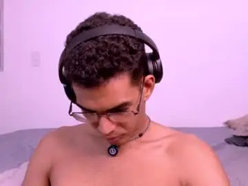 Chaturbate Adult Webcam of pikashuu7u7
