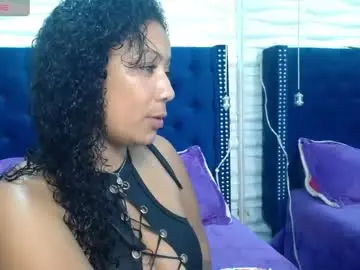 Chaturbate Live Sex Cam of anyelaevansx