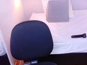 Chaturbate Free Porn Cam of tiny_whore18