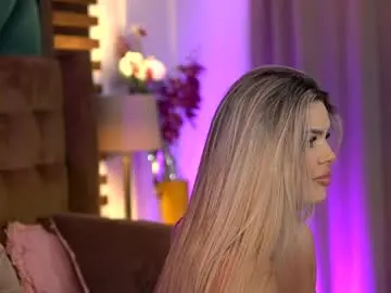 Chaturbate Live Sex Cam of sophieboobsx