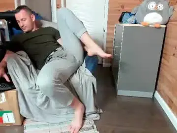 Chaturbate Live Sex Cam of thyleo