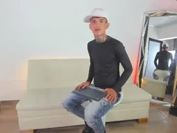 Chaturbate Live Sex Cam of darwin_stark
