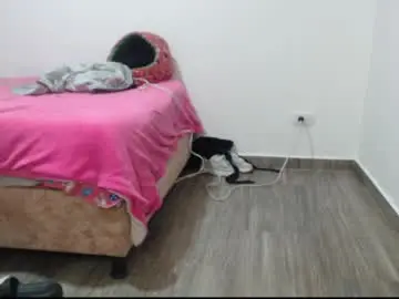 Chaturbate Live Sex Cam of michell_bunny13