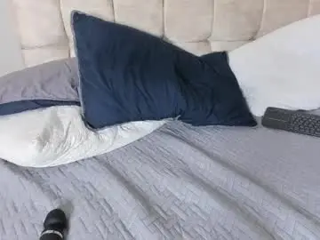 Chaturbate Nude Webcam of mia_dolls18