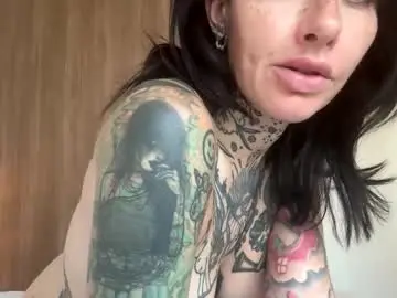 Chaturbate Live Sex Cam of tattooedlucy_