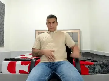 Chaturbate Live Sex Cam of simonkeler