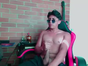 Chaturbate Live Sex Cam of ethann2_