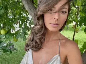 Myfreecams Watch Live Sex Cams of Nikolle_01