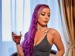 Myfreecams Free Porn Cam of NicoleJonnes
