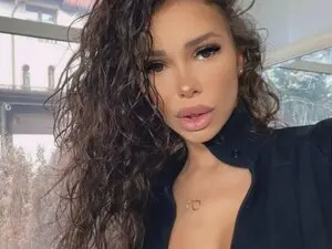 Myfreecams Sex Chat of Selena_Reeves