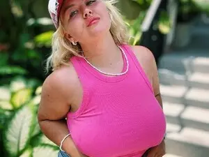 Myfreecams Free Porn Cam of Horny_Cake