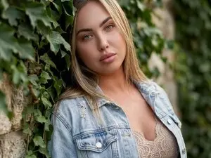 Myfreecams Live Sex Cam of AmiraSoul_