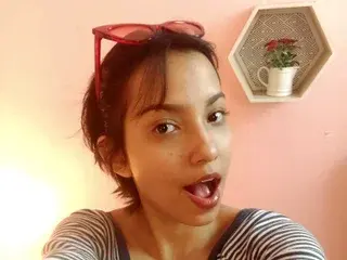 Streamate Live Porn of Yara_Blair