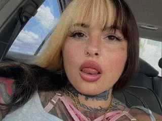 Streamate Nude Webcam of HoneyDripsOnYou