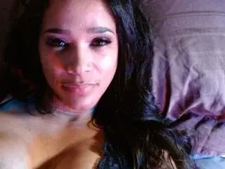 Streamate Sex Cam of Leonoraaa