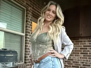 Streamate Free Live Porn of MissBehavin90