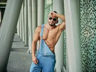 Streamate Watch Live Sex Cams of aronbulgarelli019