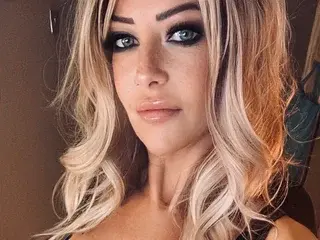 Streamate Sex Cam of SensationalMya77