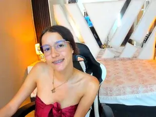 Streamate Live Sex Cam of Linda4Petite
