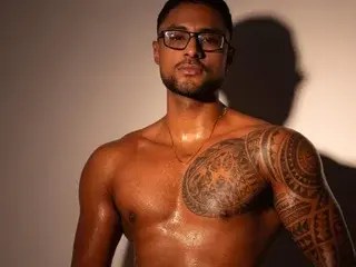 Streamate Live Porn of Liam_Garcia