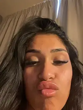 Stripchat Watch Live Sex Cams of Kira_Krush