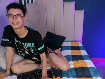 Stripchat Live Sex Cam of AliceMadnes