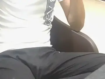 Stripchat Sex Cam of Stubborndesiboy