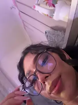 Stripchat Free Live Porn of Samantha_Bernardo