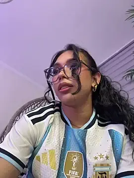 Stripchat Sex Cam of Samantha_Bernardo