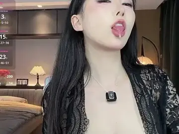 Stripchat Nude Webcam of AYW-21