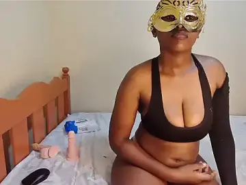 Stripchat Live Sex Cam of Luna_en_Gee