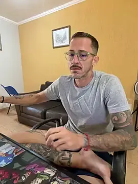 Stripchat Live Porn of MeladoDiMel