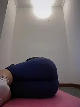 Stripchat Live Sex Cam of kim_monti