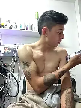 Stripchat Free Porn Cam of tom_latin