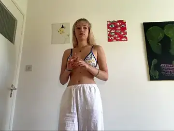 Stripchat Live Sex Cam of SourMidday